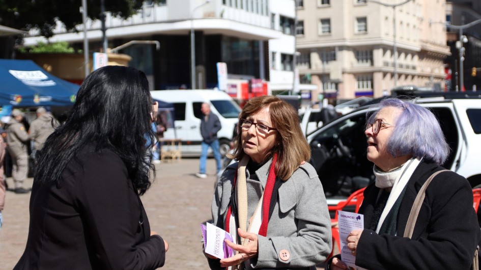 Encontro em Porto Alegre reúne integrantes da Rede Lilás para disponibilizar atendimentos para mulheres