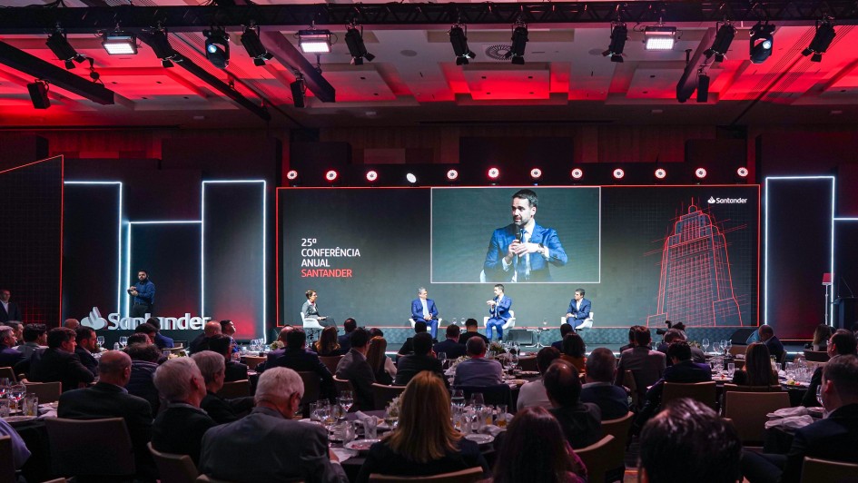 Governador Eduardo Leite é palestrante na 25° Conferência Anual do Santander em São Paulo 