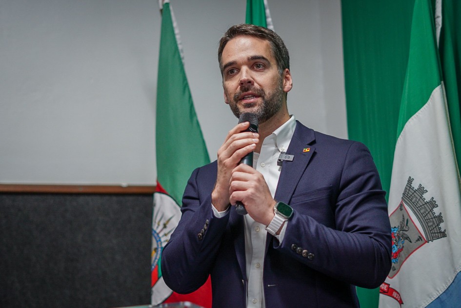 Leite no ato de assinatura de convênio da Santa Casa do Rio Grande