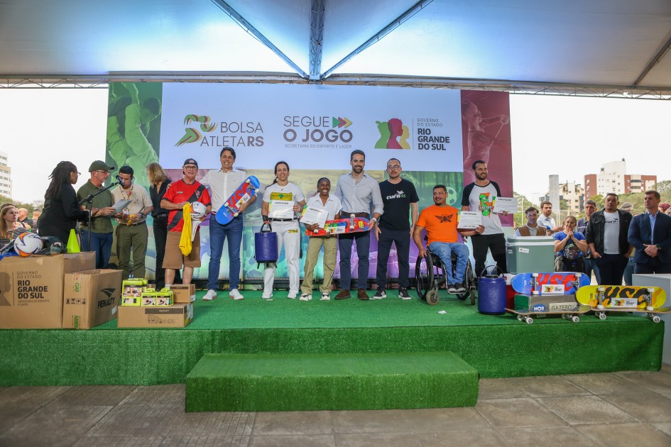 Ato de entrega do Programa Segue o Jogo 2 e entrega dos primeiros Cartões do Bolsa Atleta 2