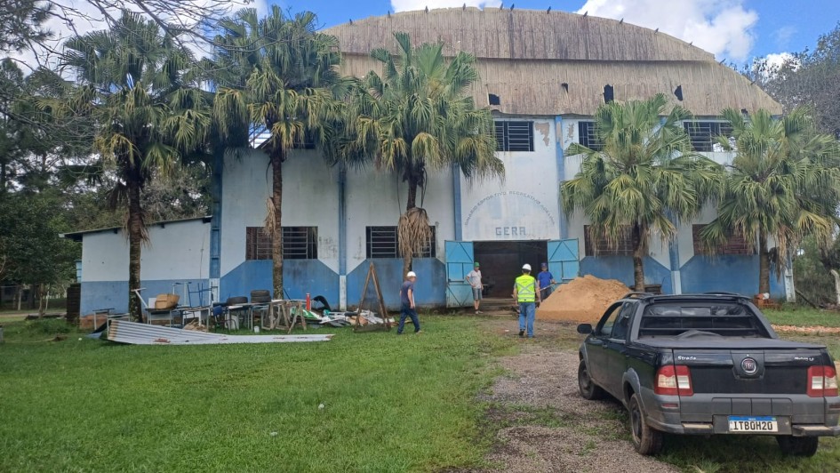 Estado e União BR iniciam reforma no ginásio da Adelina Isabela Konzen, em Venâncio Aires set24