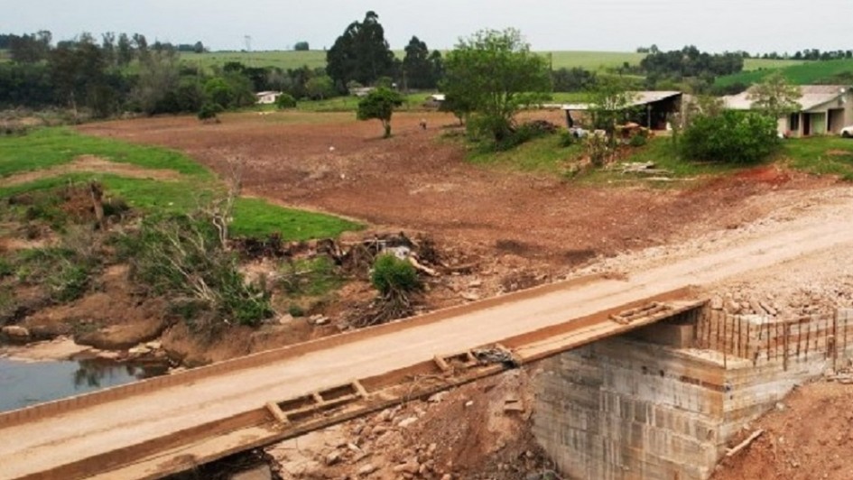 Imagem da Ponte sobre o rio Tuna recuperada.