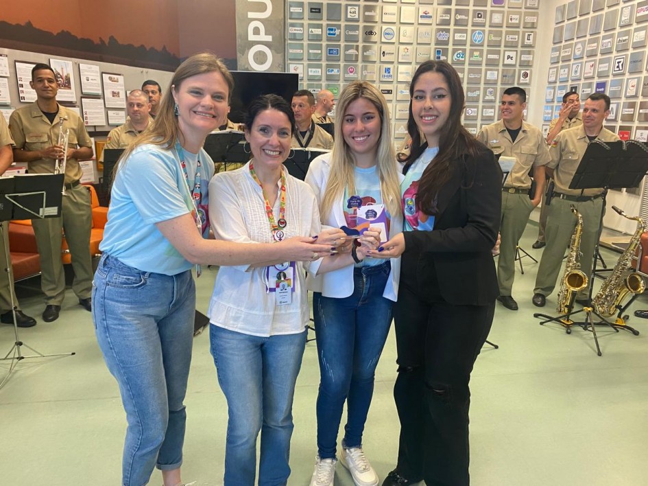 ELISÂNGELA VEIGA Tecnologia Escola Dr João Caruso, de Erechim