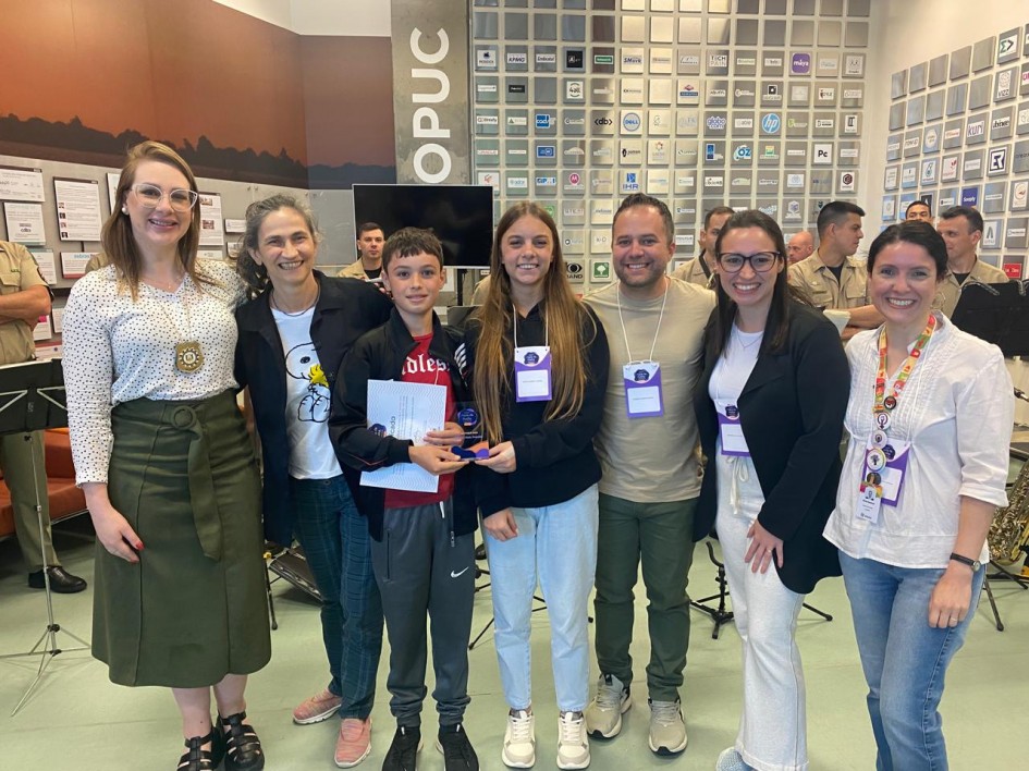 ELISÂNGELA VEIGA Votação popular Escola Alecrim