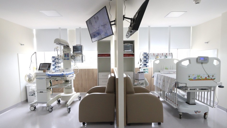 Foto de leito da UTI Pediátrica do Hospital Santa Cruz.