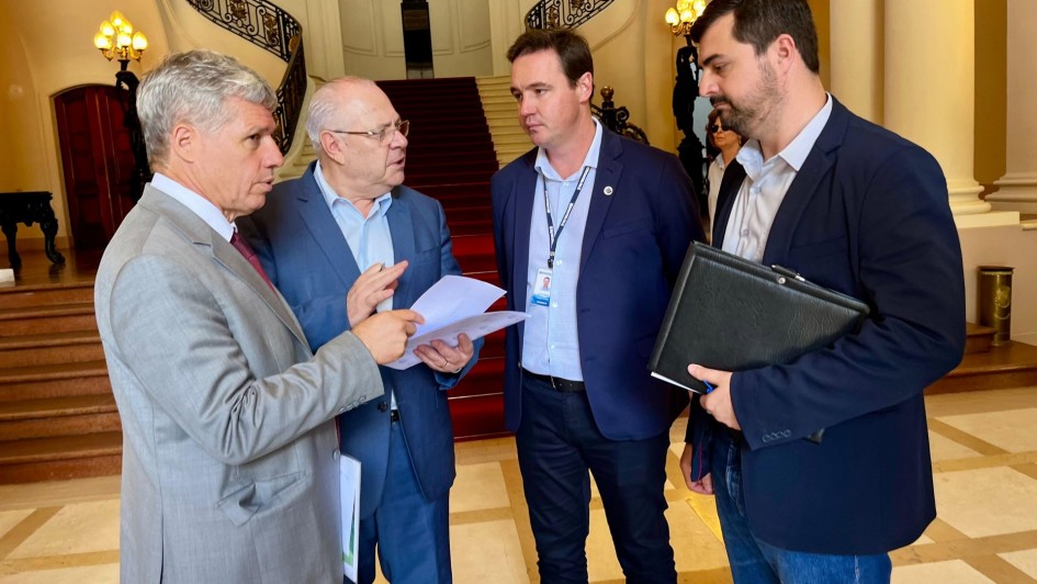 Vilson Covatti da SDR entrega oficio atenção estiagem RS ministro Paulo Teixeira JAN 2025
