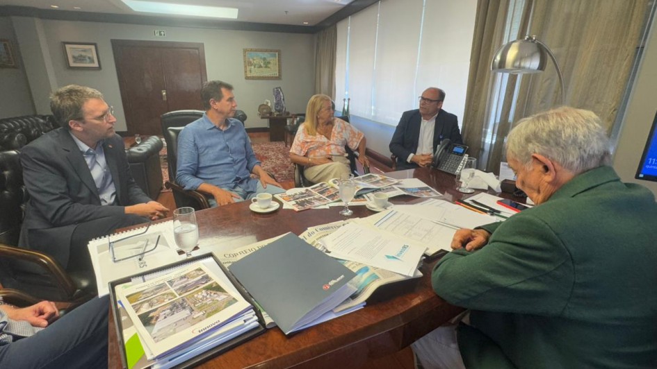 Secretaria de Desenvolvimento e Invest RS dec em agenda com a Fiergs
