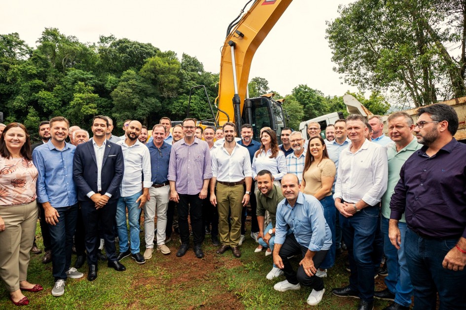Foto posada das pessoas que participaram do lançamento do Desassorear RS