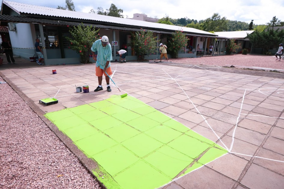 Instituto de Estadual de Educação Paulo Freire São Sebastião do Caí pátio pintura FEV 2025