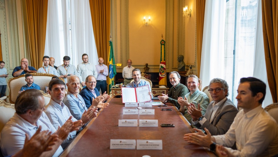 Assinatura de contrato da ponte na ERS-348