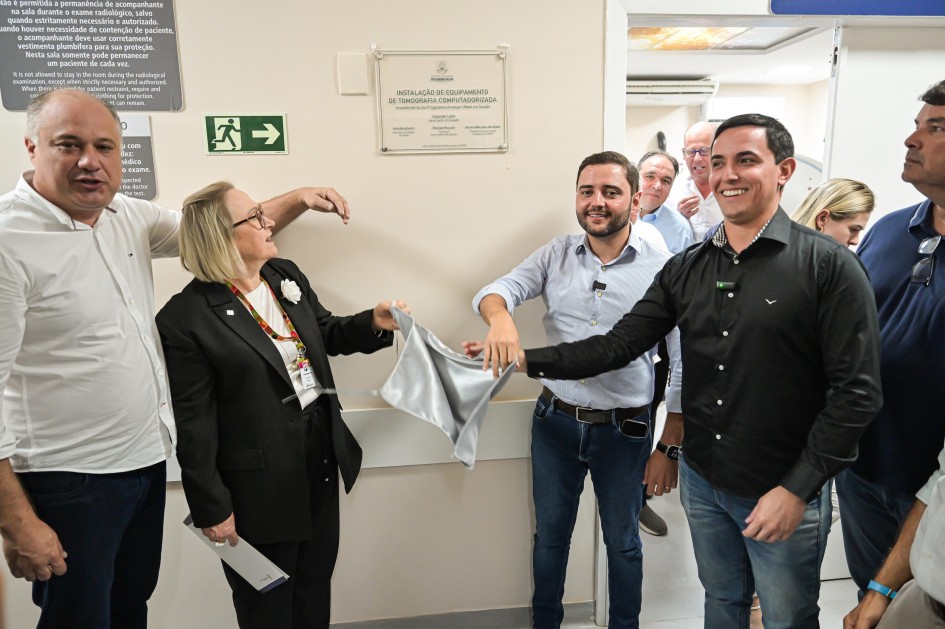 Entrega de tomógrafio para o Hospital de Santo Antônio da Patrulha