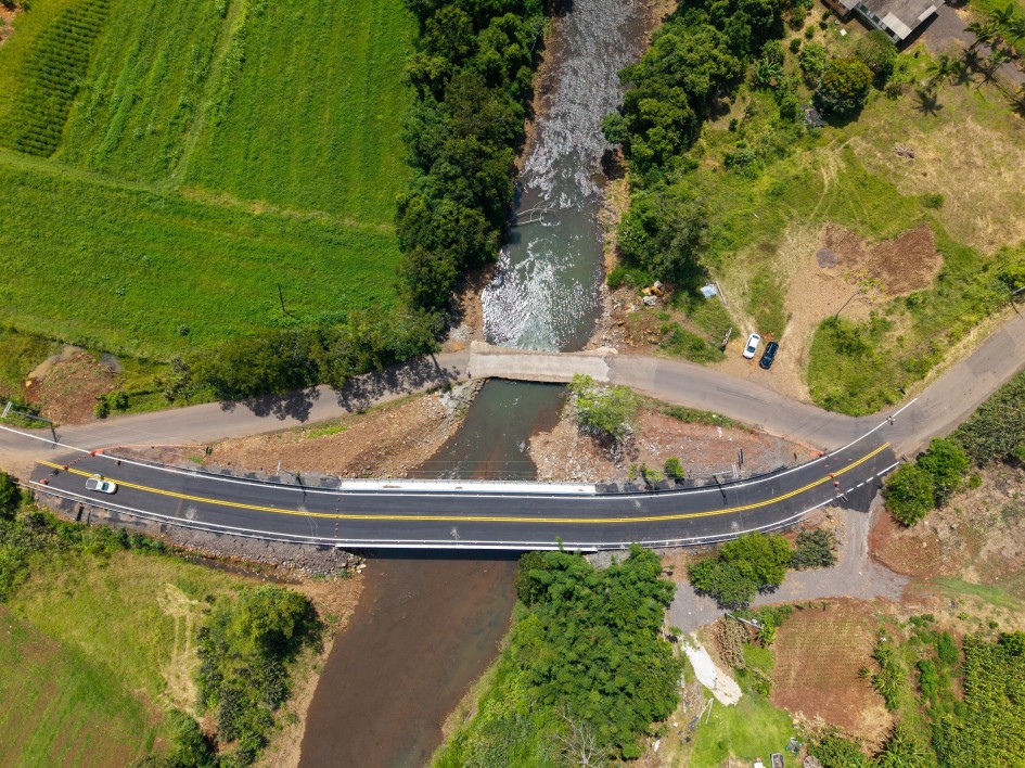 Governador inaugura ponte em Três Cachoeiras