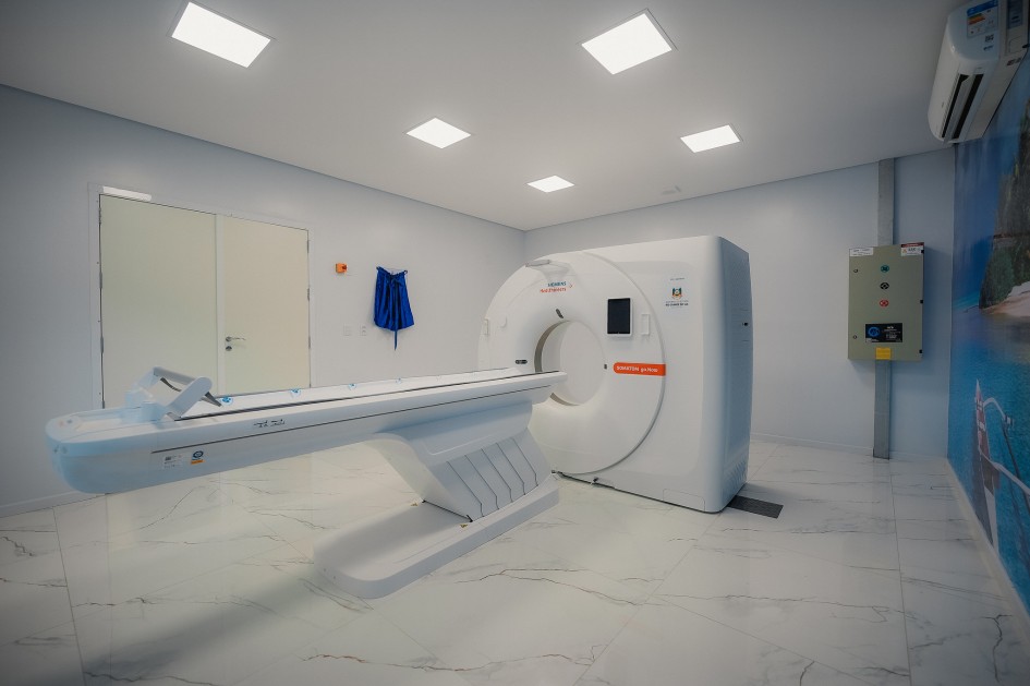 Vice-governador entrega tomógrafo para Hospital de Portão