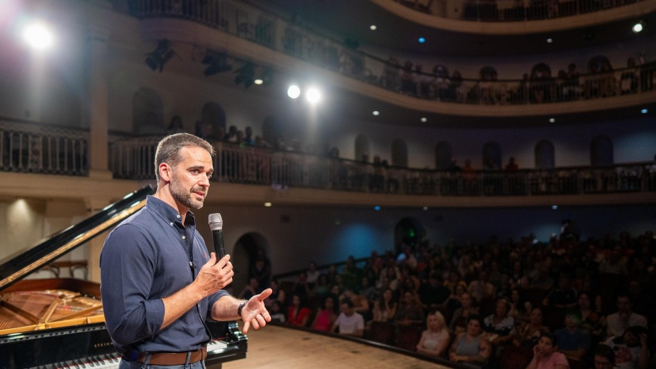 Leite prestigia último espetáculo no Theatro São pedro antes da reforma