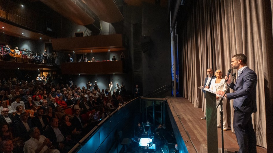 Leite participa da inauguração do Teatro Simões Lopes Neto