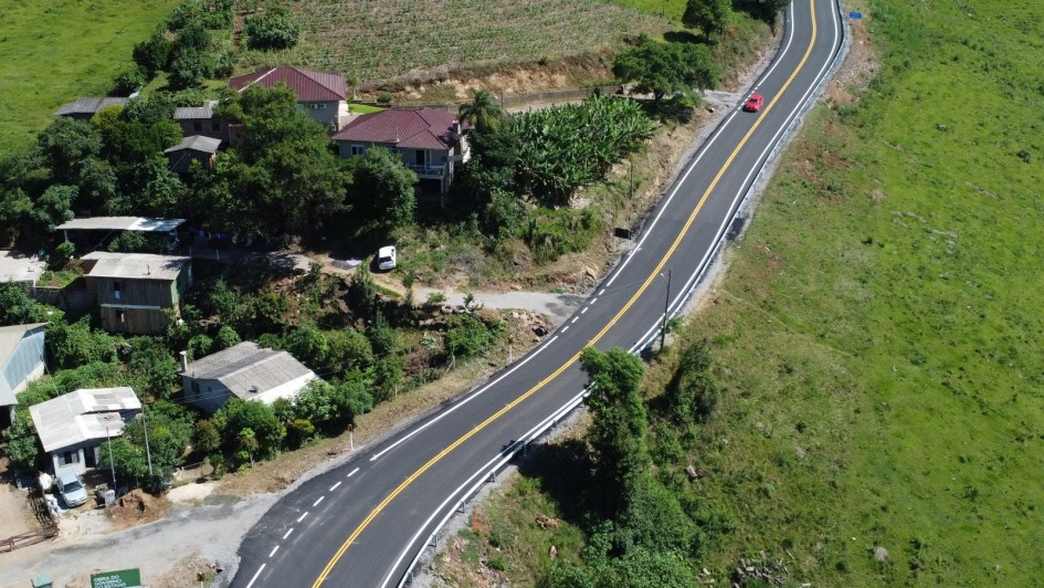 Acesso asfáltico em Pinhal Grande