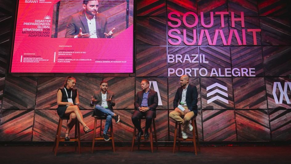 Painel sobre estratégias globais para adaptação e mitigação de desastres