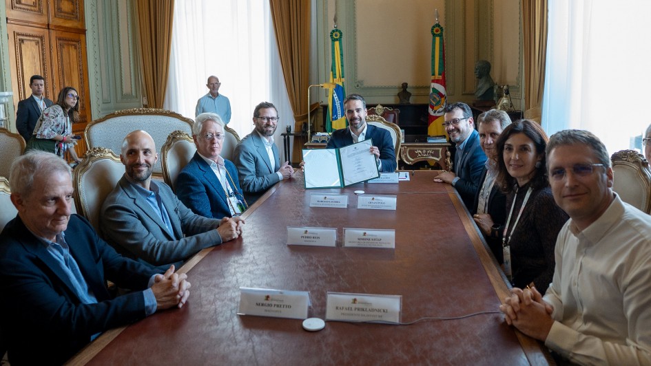 Invest RS assina termo de engajamento com empresa de gaúcho pioneiro da internet e americano vencedor do Oscar