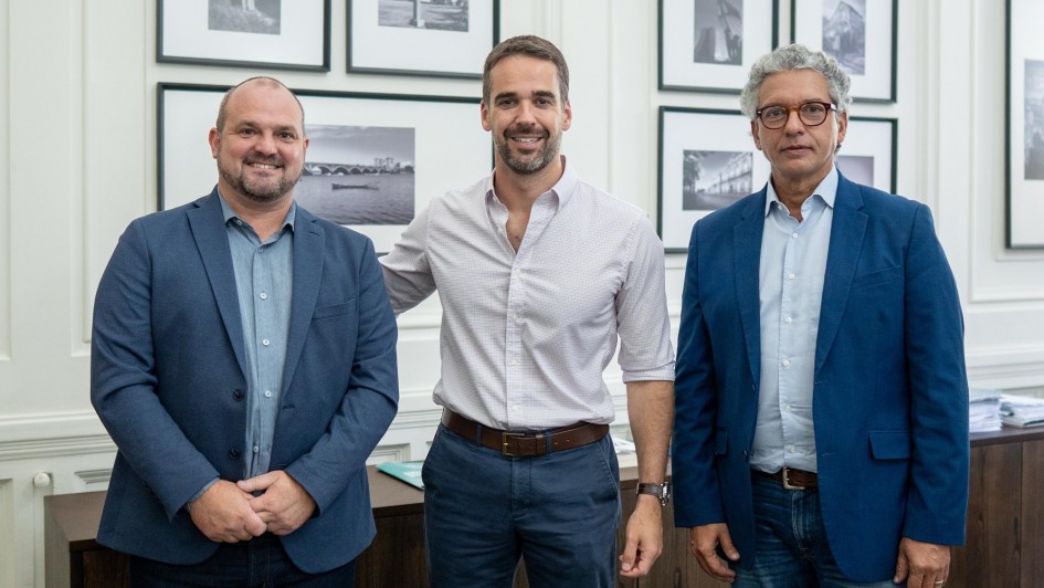 Foto posada de Leite, Bonotto e mais um homem.
