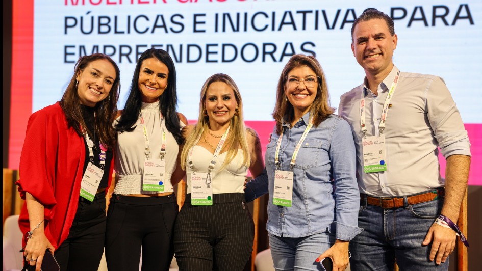 Foto posada dos participantes do painel no SSB 2025.