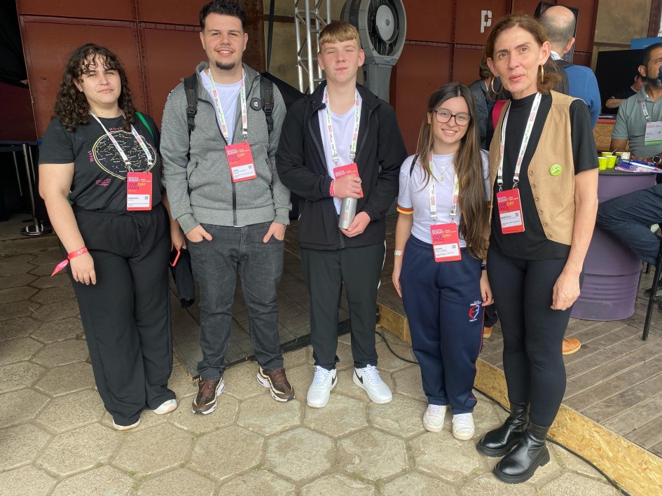 Alunos da Escola Fernando Ferrari no South Summit