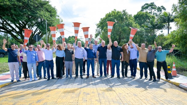 Gabriel Souza inaugura estrada em Terra de Areia 