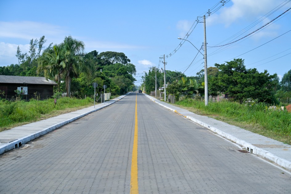 Gabriel Souza inaugura estrada em Terra de Areia