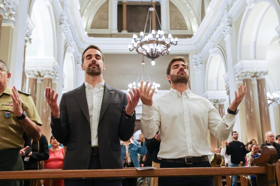 Governador Eduardo Leite missa na Catedral homenagem Papa Francisco