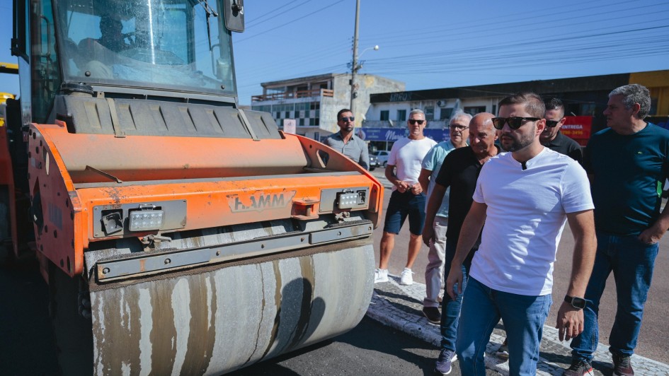 Gabriel Souza vice governador vistoria obras recapeamento avenida em Tramandaí ABR 2025