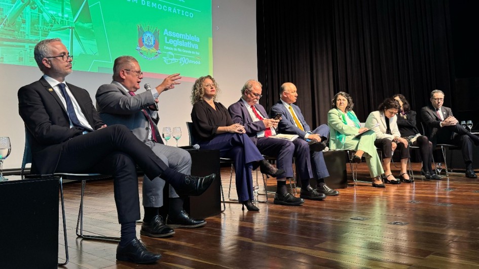 BRDE reafirma compromisso com sustentabilidade em debate sobre transição climática abr2025