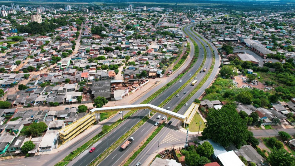 Rodovia ERS 118 passarela em Sapucaia do Sul região metropolitana de Porto Alegre RS
