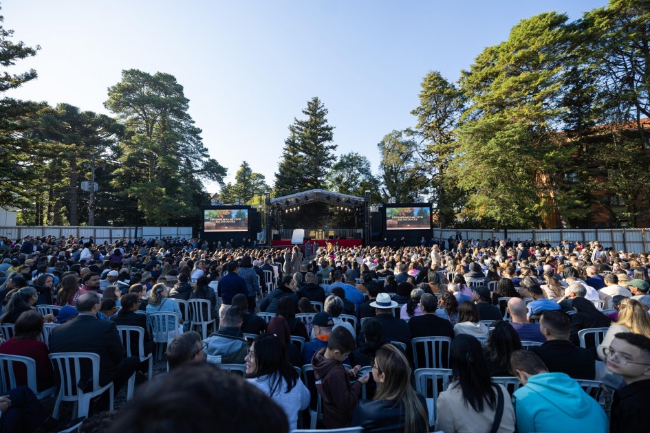 Leite participa de lançamento de pedra fundamental de templo da Igreja Universal em Gramado