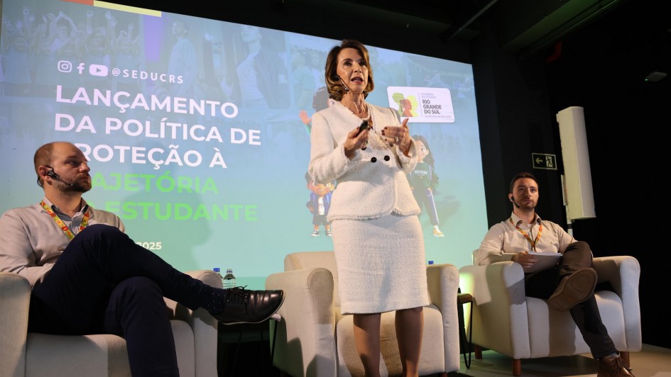 Secretária da Educação no lançamento de Política de Proteção a Estudantes