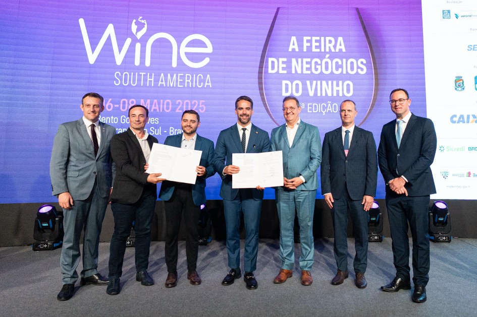 Governador assina liberação de mais de R$ 11 milhões para o Fundovitis na abertura da Wine South America 2 Governador Eduardo Leite assina liberação R$ 11 milhões Fundovitis na Wine South America MAI 2025