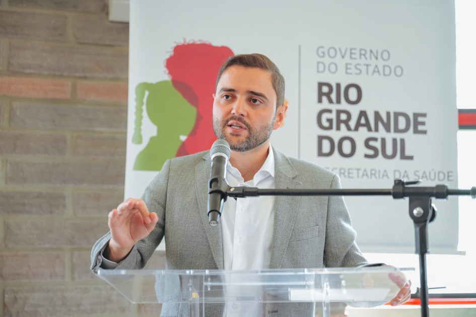 Gabriel Souza em Erechim durante anúncio de recursos para a Saúde