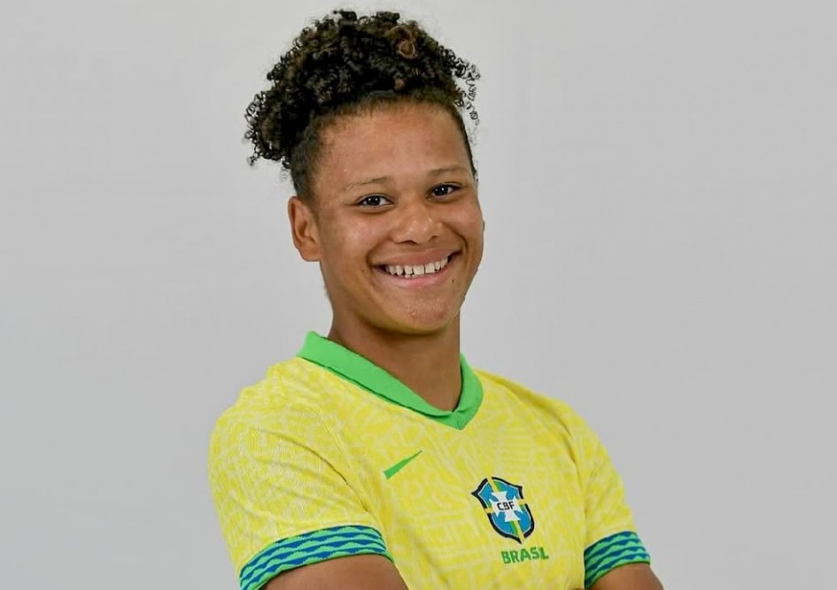 Pró-Esporte incentiva meninas a praticarem futebol