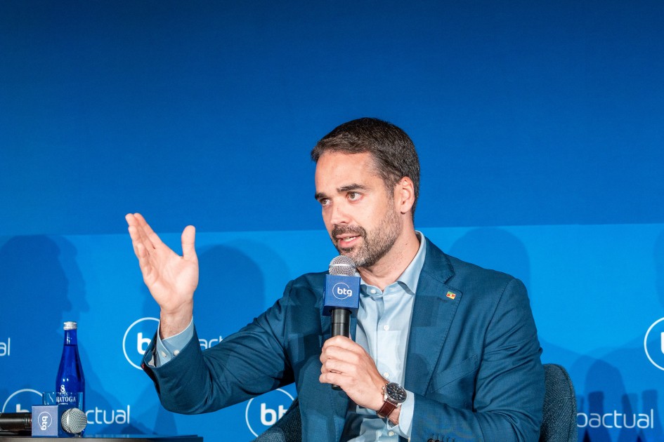 gov reforça mensagem de estabilidade e reconstrução durante painel do BTG em Nova York 2025