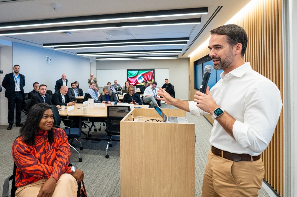 Eduardo Leite em reunião com a IBM em Nova York
