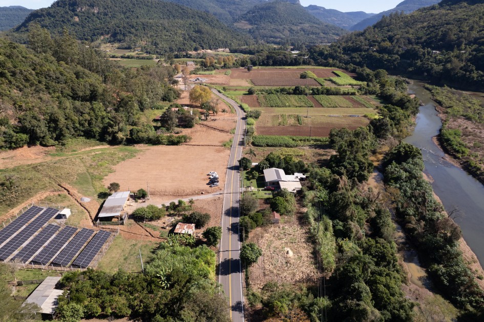 Gabriel Souza inaugura pavimentação de estrada em Nova Petrópolis