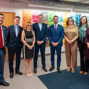 Foto posada dos participantes da reunião na qual foi feito o anúncio do cabo Malbec no RS.