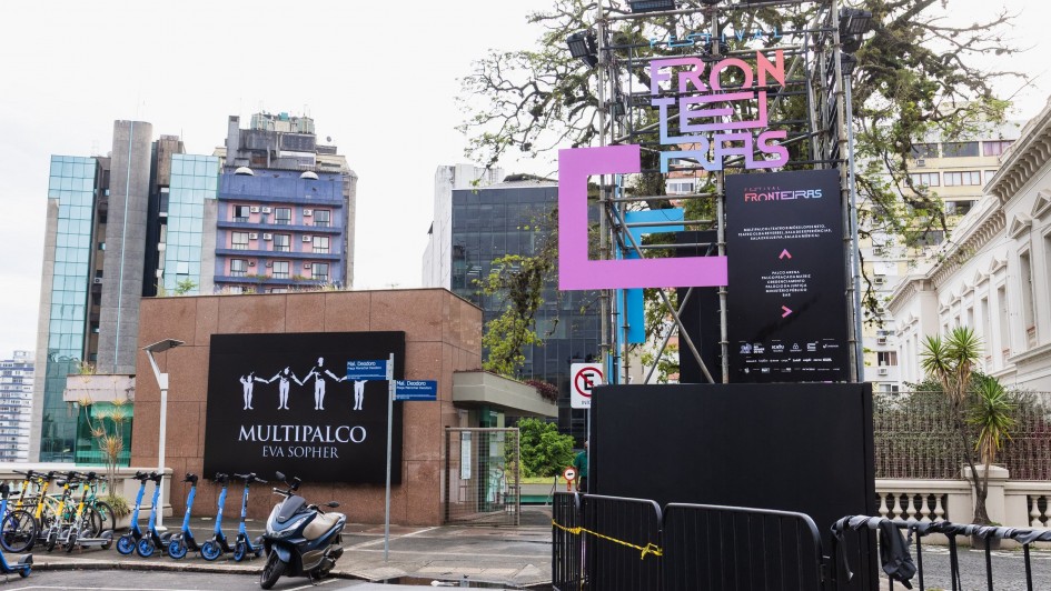 Montagem dos palcos do Festival Fronteiras 