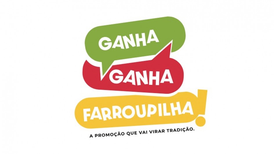 A imagem é um cartaz promocional com fundo colorido em tons de verde, amarelo, vermelho e azul. O texto principal, em letras grandes e brancas, é "GANHA GANHA FARROUPILHA", com uma palavra abaixo da outra. Na parte inferior, contém a frase em letras pretas, bem menores: "A PROMOÇÃO QUE VAI VIRAR TRADIÇÃO.". O estilo visual remete a decoração tradicional da cultura gaúcha.