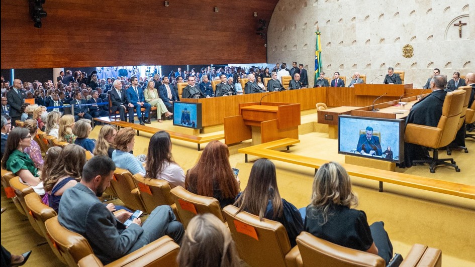 Governador Eduardo Leite prestigia posse de Edson Fachin como presidente do STF em Brasília