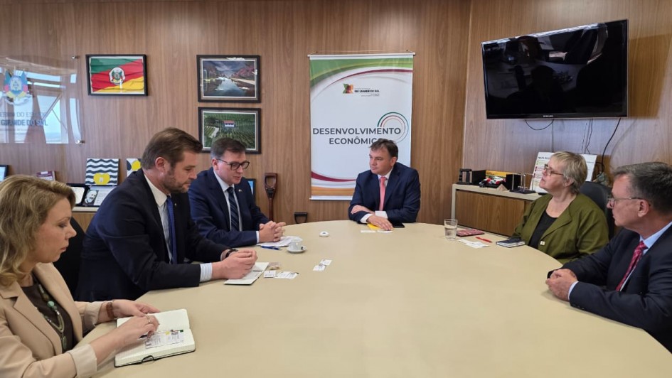 Governo discute ampliação de parcerias comerciais e acadêmicas com a Polônia