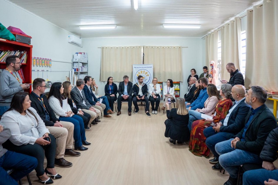 Sala de aula   Governador Eduardo Leite entrega Plano Intersetorial de Contingência ao município de Estação   out25