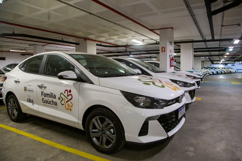 carros   Programa Família Gaúcha entrega 182 veículos para Agentes de Desenvolvimento da Família 30out25