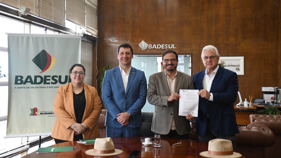 Contrato para execução do Avançar Mais Cidades cria modelo inovador de financiamento para municípios do RS   out25