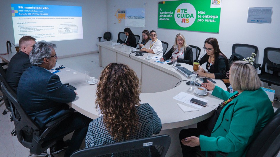 Secretária Arita Bergmann em reunião sobre o SUS Gaúcho.