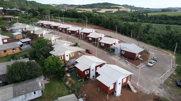 Foto mostra vista aérea das casas em Novo Tiradentes