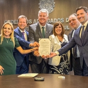 IPE Sa&uacute;de e OAB RS assinam contrato para oferta de plano de sa&uacute;de aos advogados associados